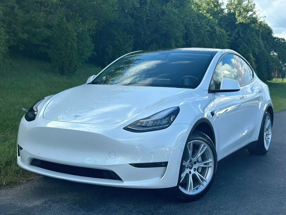 Tesla Model Y Long Range      2020