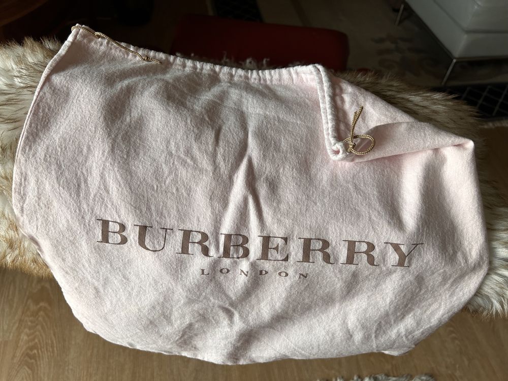 Porchete Burberry, como nova