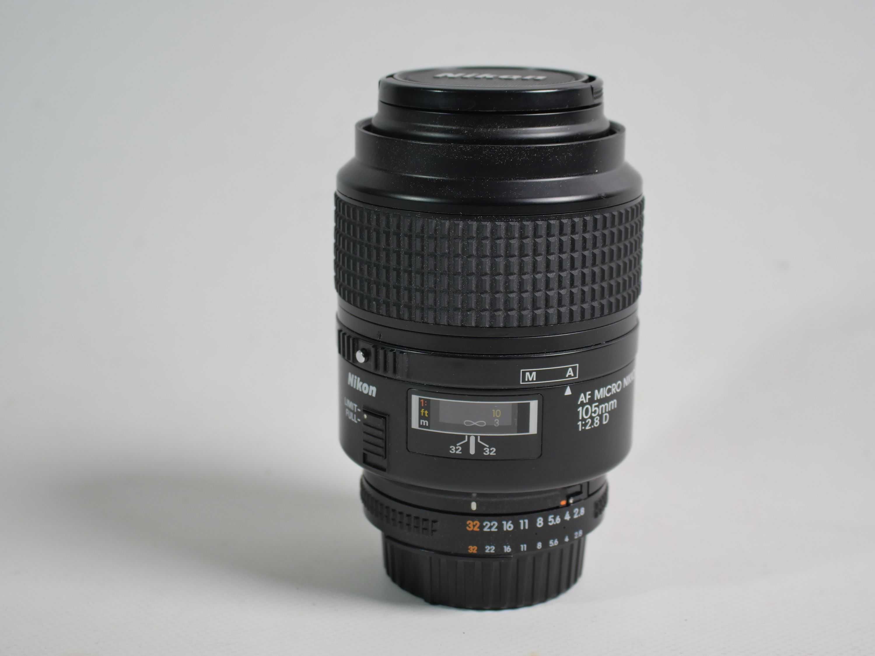 Об'єктив Nikon 105mm f/2.8D AF Micro-Nikkor макро