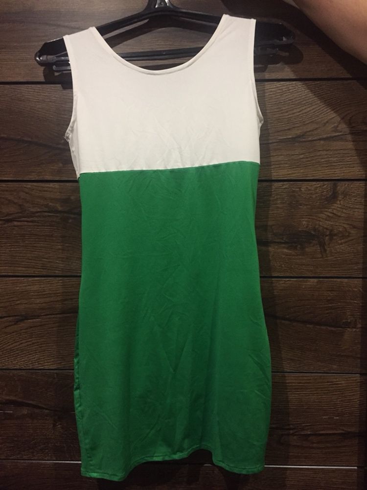 Сукня біло-зелена літня коротка в дуже гарному стані розмір s/xs