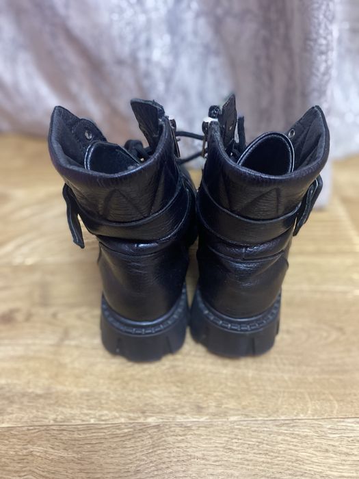 Продам зимние сапоги ботинки на девочку кожа коженные