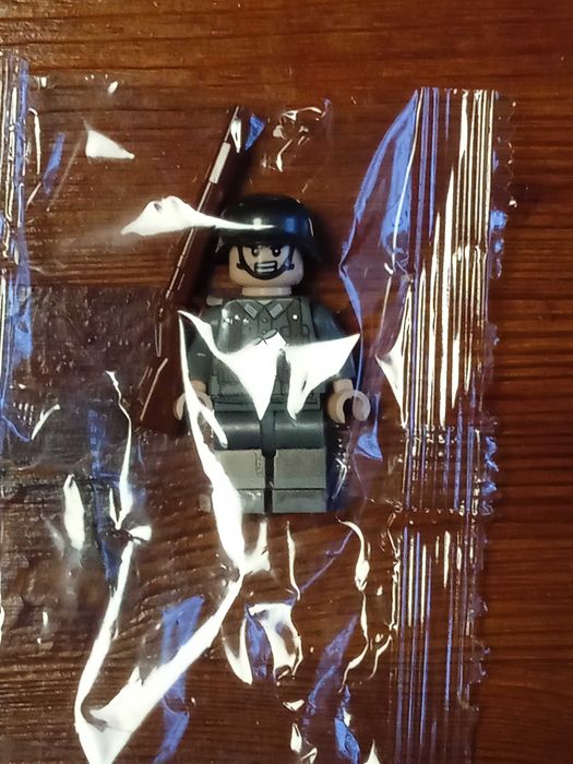 2 x 4 Żołnierzy niemieckich różnego rodzaju WW2 kompatybilne z Lego