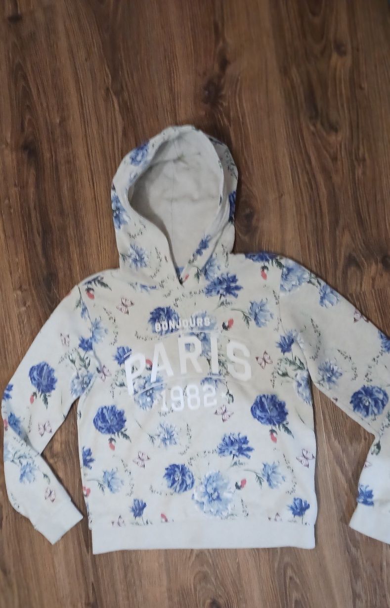 Bluza dla dziewczynki  z kapturem.