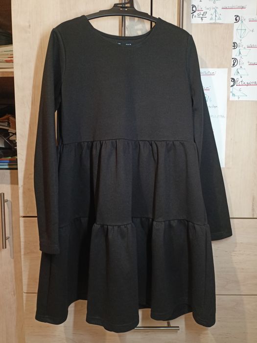 Czarna sukienka / Sinsay / roz. M
