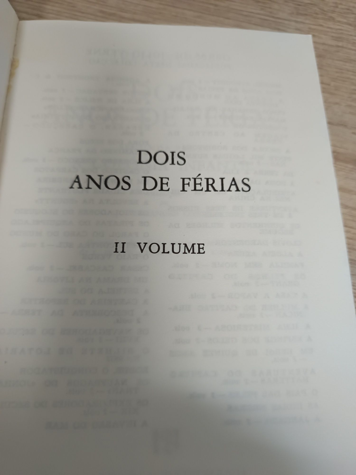 Livro " Dois anos de férias"Julio Verne.1978