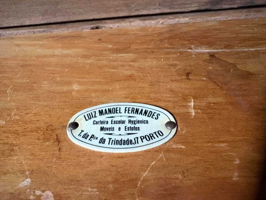 Móvel Antigo em Madeira Trabalhada