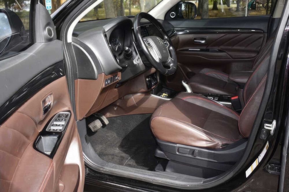 Mitsubishi Outlander PHEV GT      2018