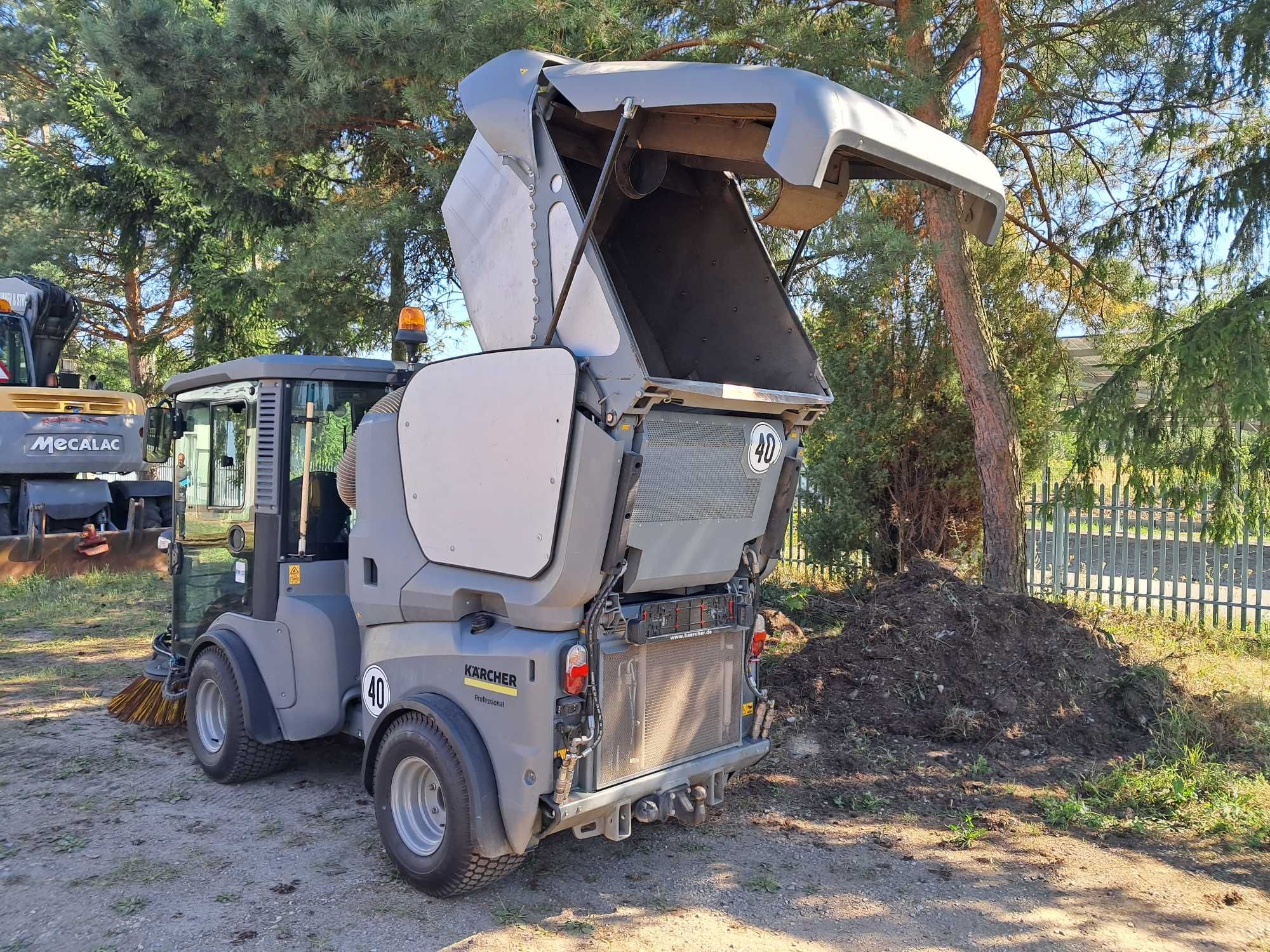 nośnik narzędzi Karcher MC 130 4x4 ,2018r, zamiatarka chodnikowa