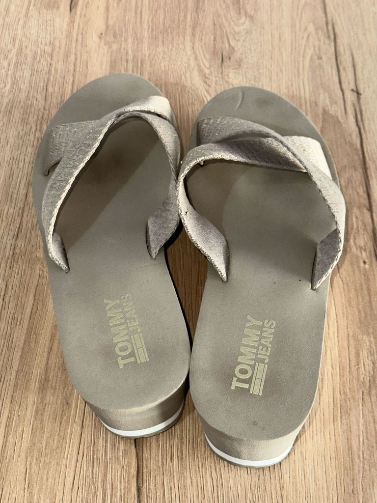 Klapki na koturnie damskie Tommy Jeans Hilfiger r.39 24,5 cm