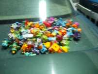 Lote de bonequinhos em borracha