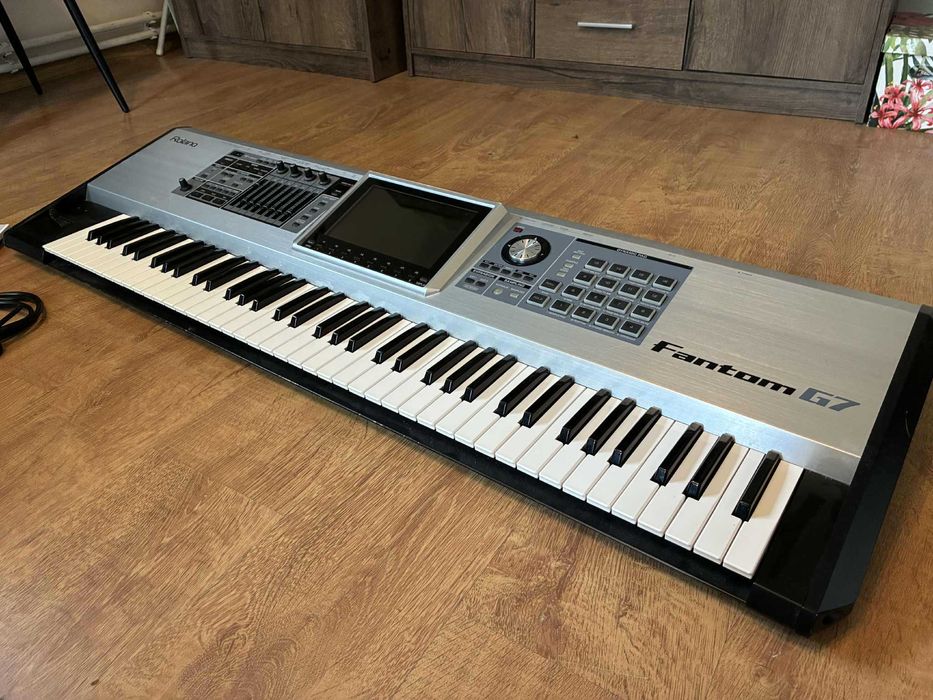 Roland Fantom G7 + Case