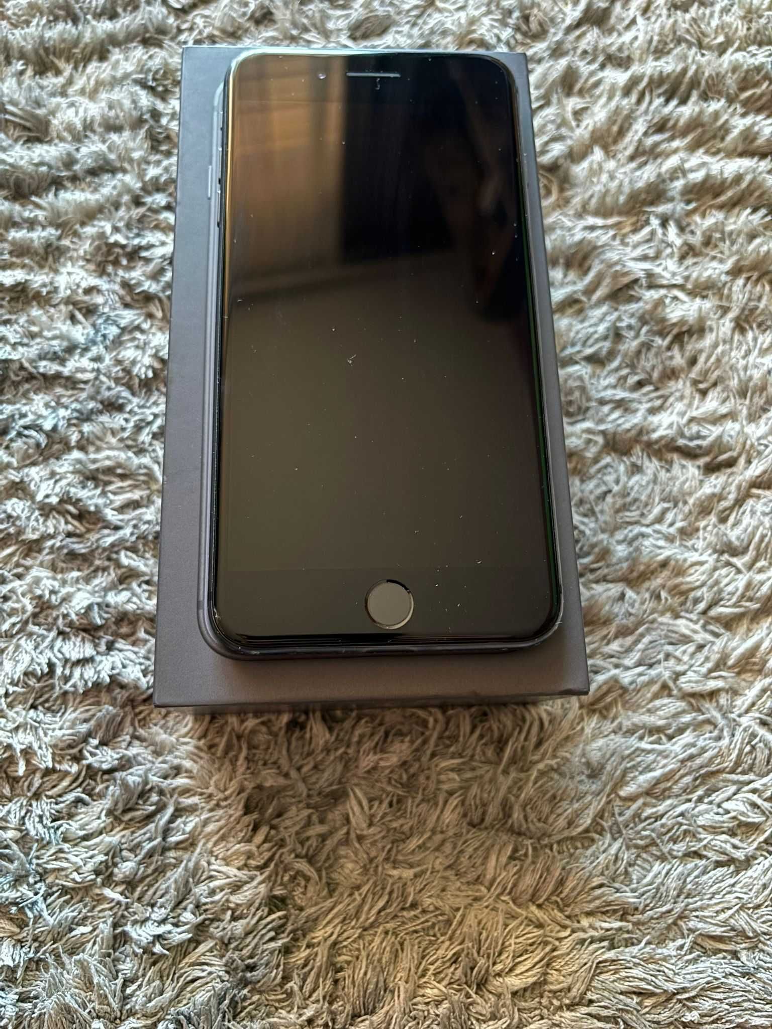 IPhone 8 Plus czarny 64 GB