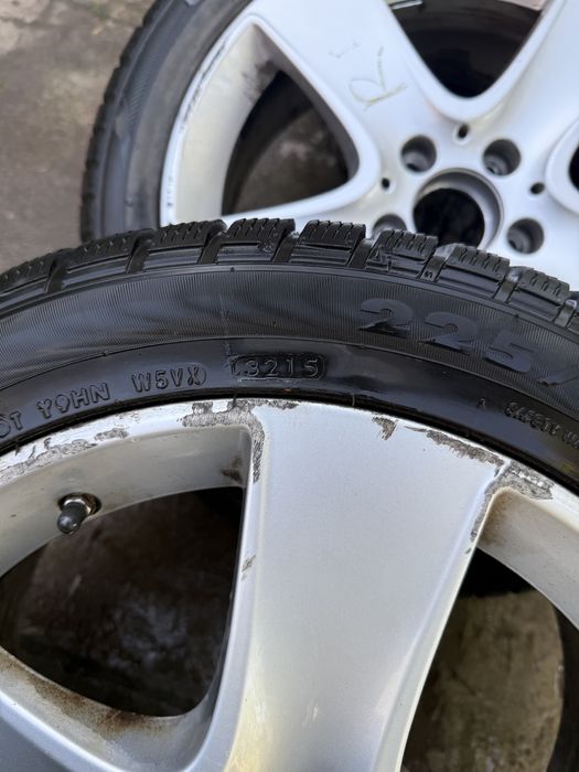 Продам зимову гуму комплектом або парами. 225/45/r17