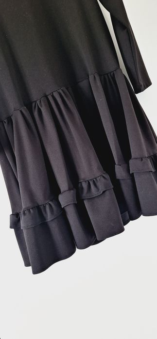 Varlesca elegancka czarna sukienka z falbanką