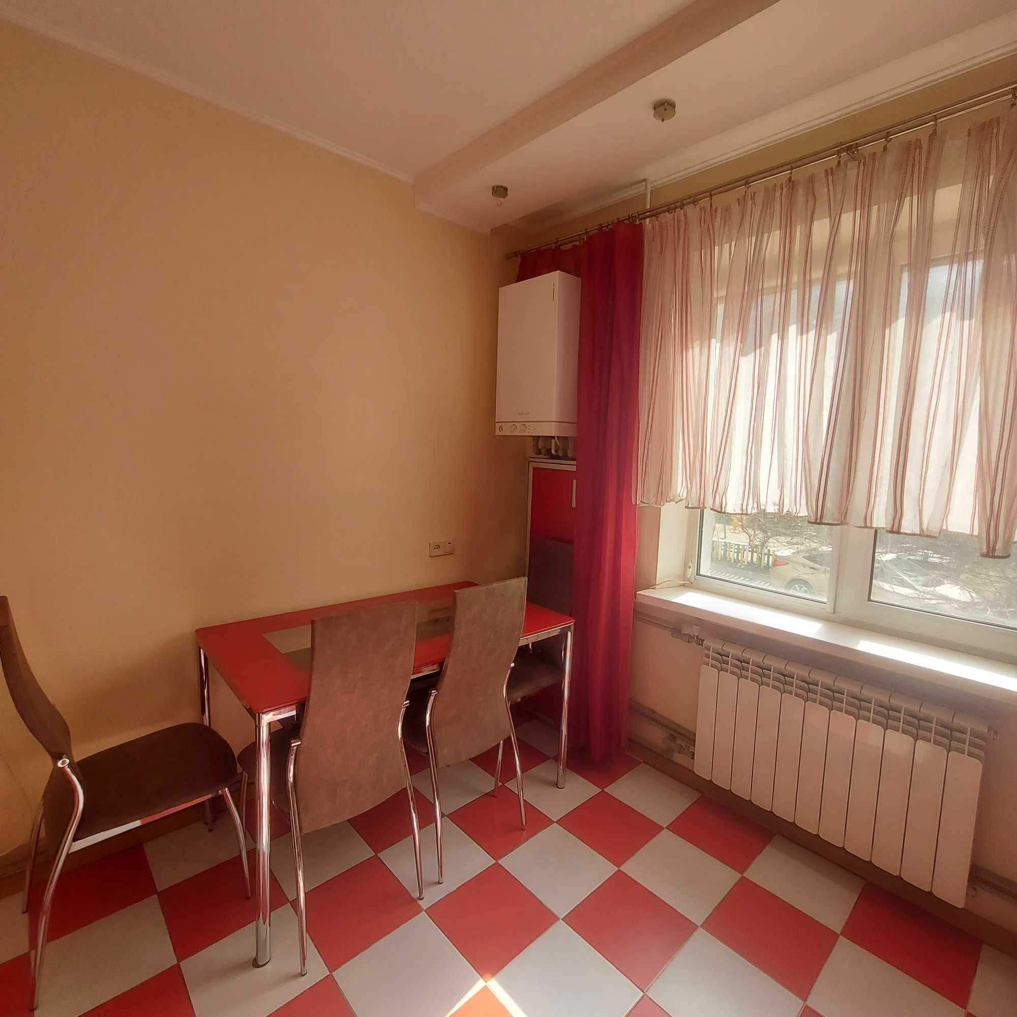 Продається двокімнатна квартира у Боярці з індивідуалкою. 53000$