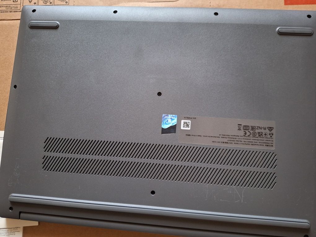 Laptop LENOVO IdeaPad Slim 3 16IAH8 16" IPS i5-12450H na gwarancji