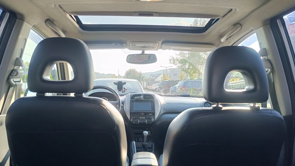 Doposażona Toyota RAV4 II 2.0 D4D