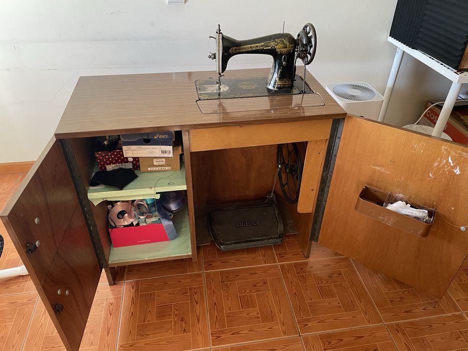 Máquina de costura antiga Singer