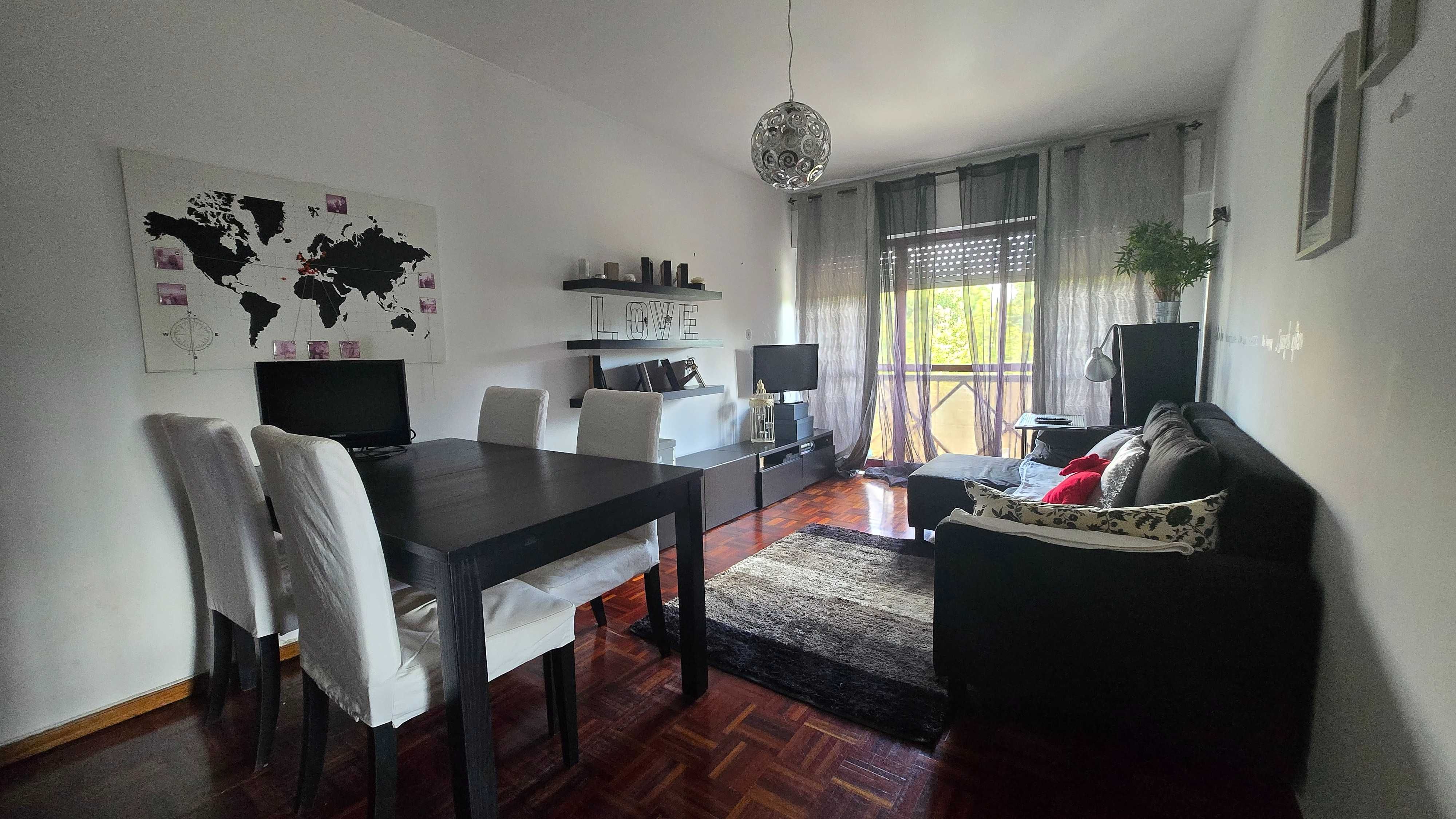 Sala e sala de jantar completa