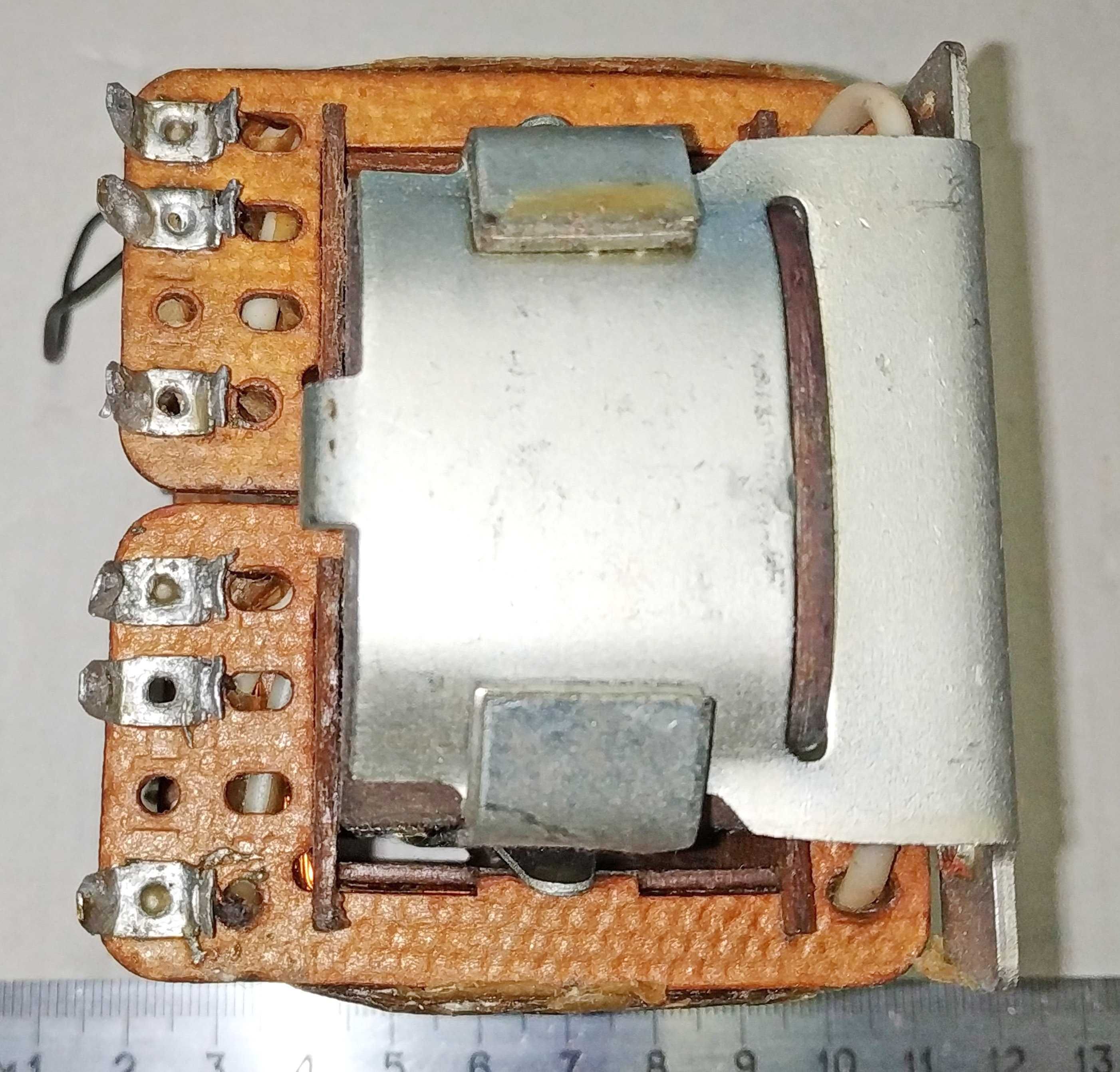 Трансформатор питания от кассетного магнитофона Маяк.