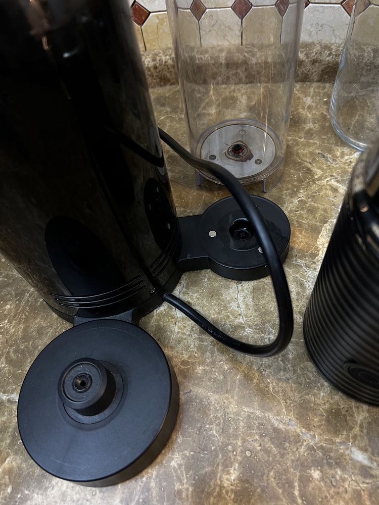 Капсульная кофемашина Nespresso Delonghi EN210 с капучинатором
