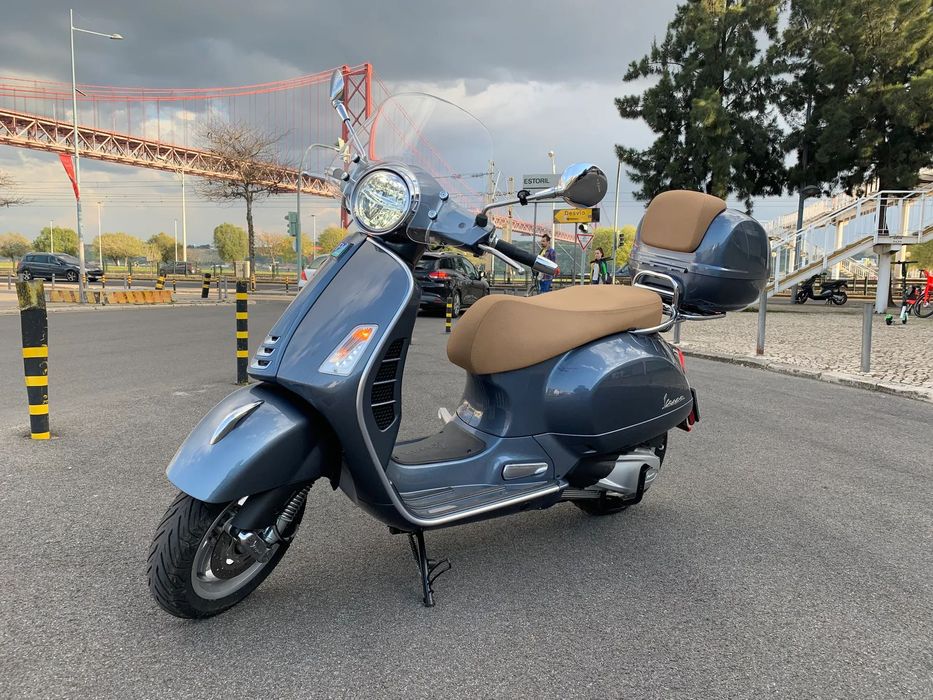 Vespa GTS Super 300 HPE - Com Acessórios