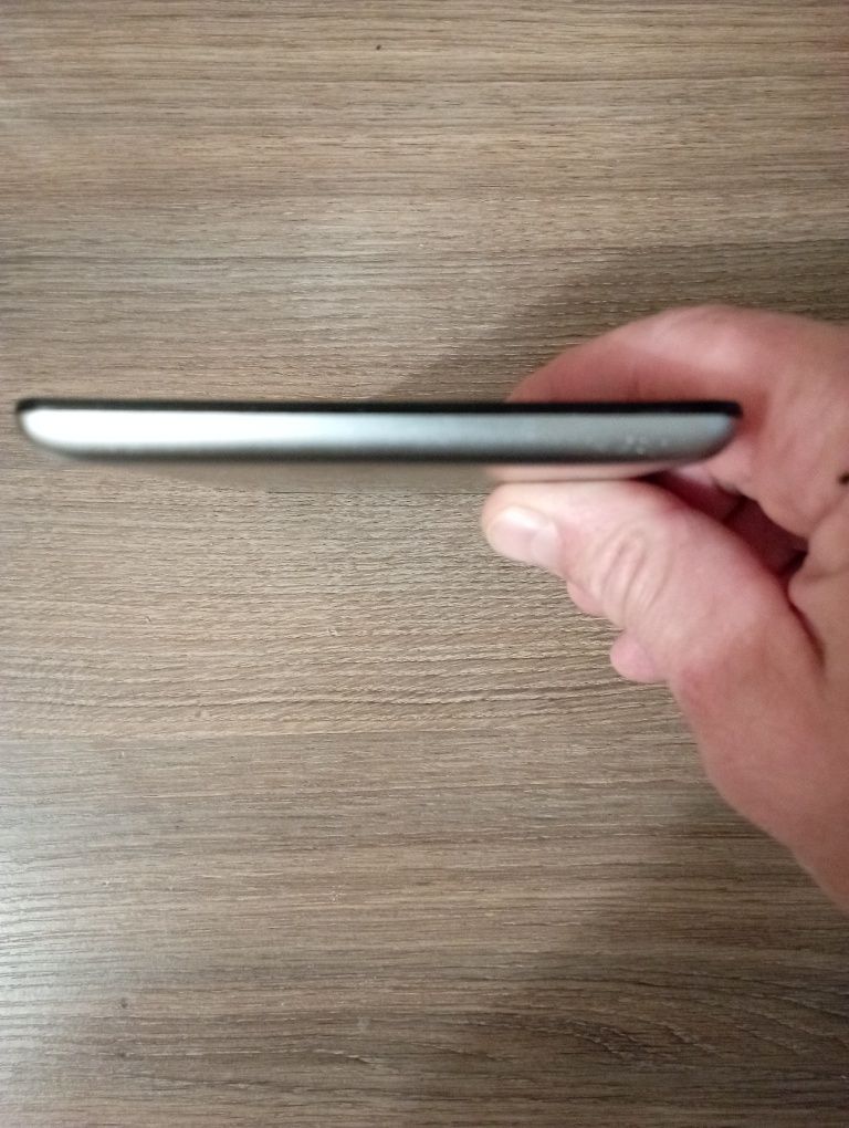 HUAWEI BG2-W09 Планшет