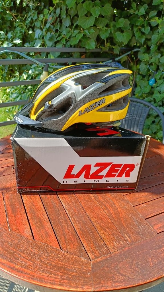 Kask rowerowy Lazer L-XL pokrowiec i dodatkowy daszek