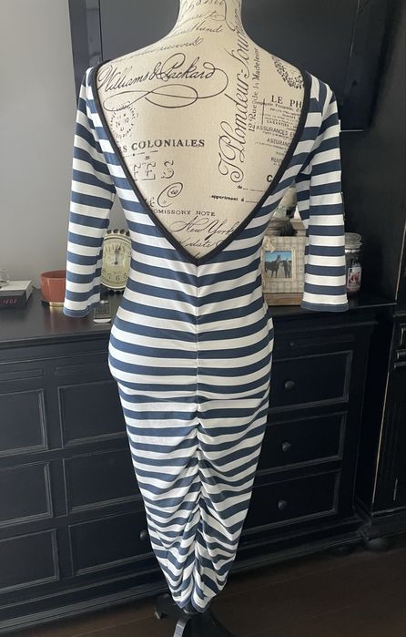 Sukienka midi w paski S naszywki dekolt na plecach