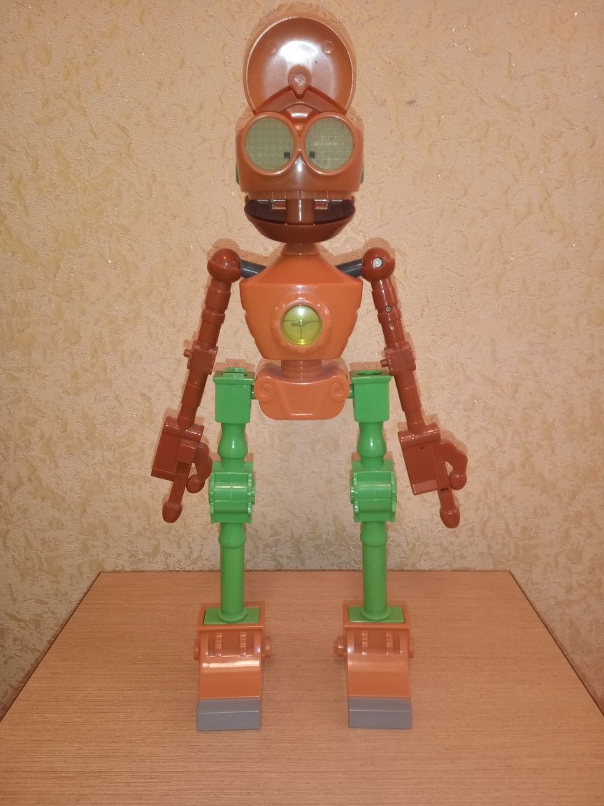 Игрушка с Макдональдса робот Бен 2002 год