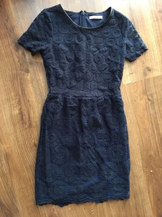 Granatowa koronkowa sukienka Oasis 36 z krótkim rękawkiem