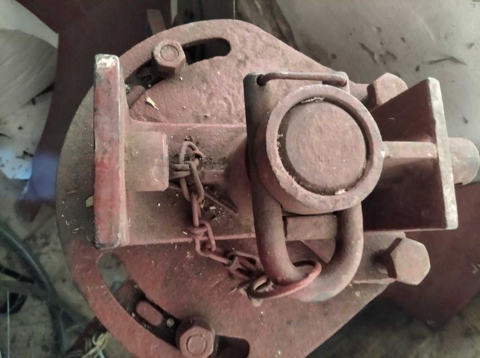 Чехословацький поворотний плуг до мінітрактора .