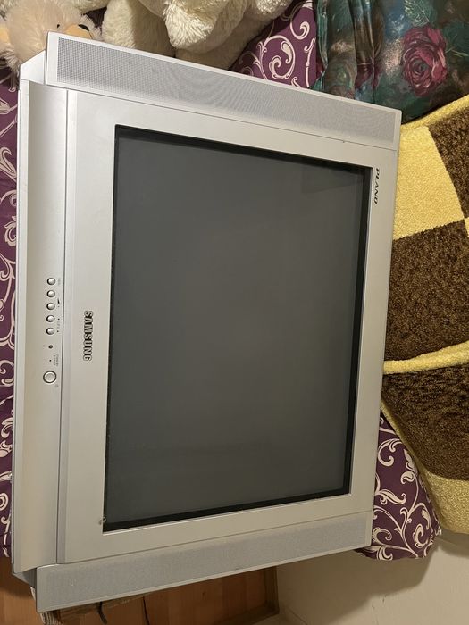 Samsung plano 68 см діагональ