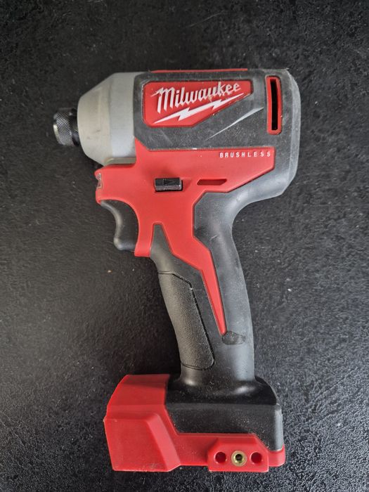 Akumulatorowa zakrętarka udarowa MILWAUKEE M18 CBLID oryginał NOWA