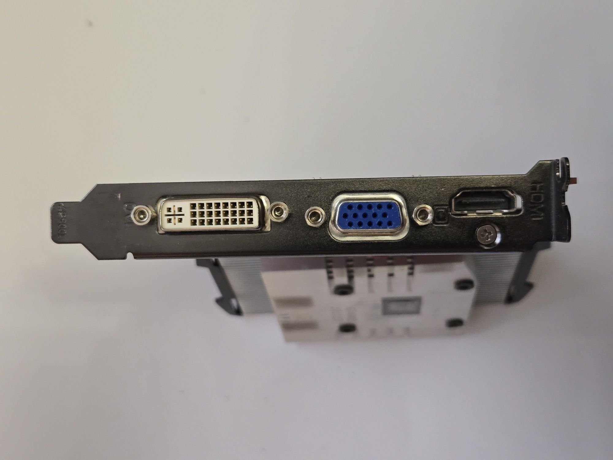 Відеокарта Asus EAH5670/DI/1GD5 1Гб
Radeon HD5670
