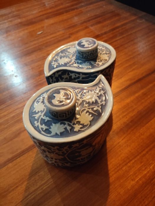 Peças decorativas com desenhos chineses