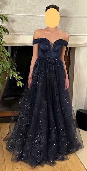 Sukienka na studniówkę lub na bal sylwestrowy.