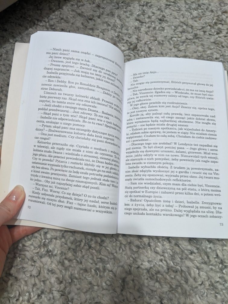"Białe jabłka" Jonathan Carroll