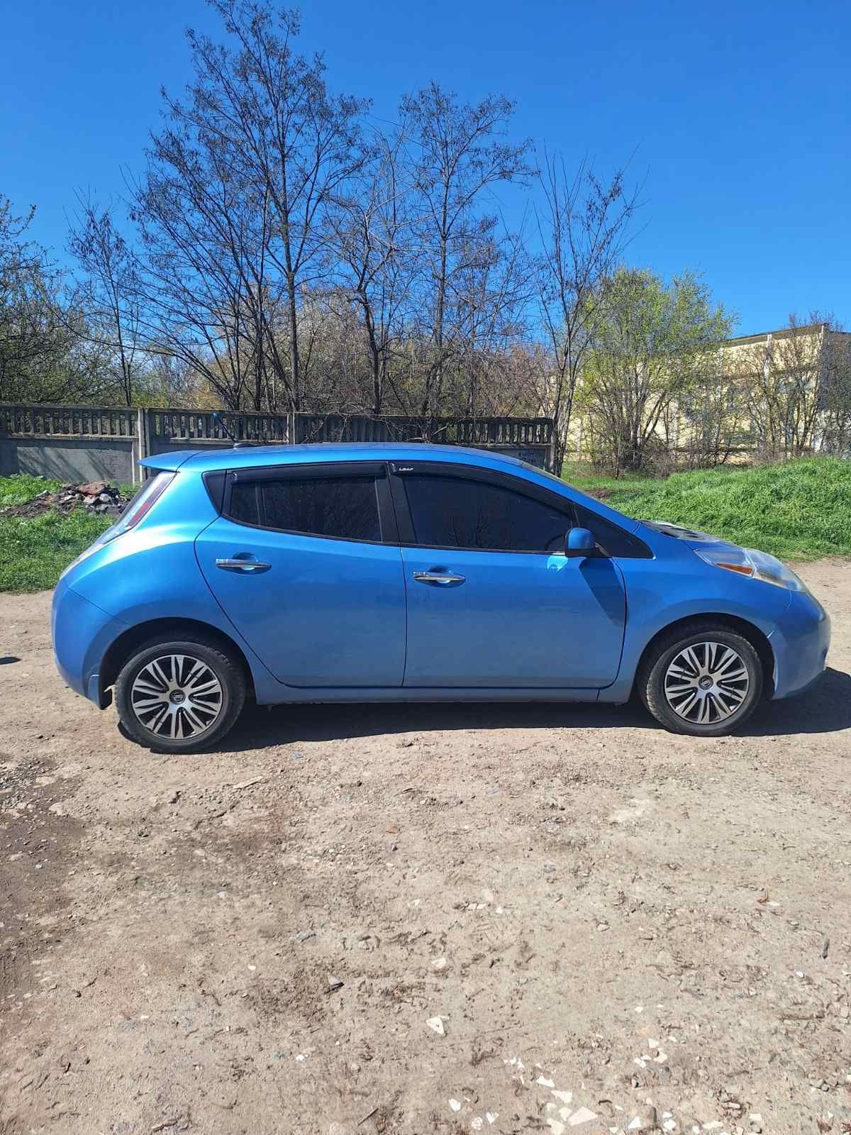 Продам Nissan Leaf  2014 года