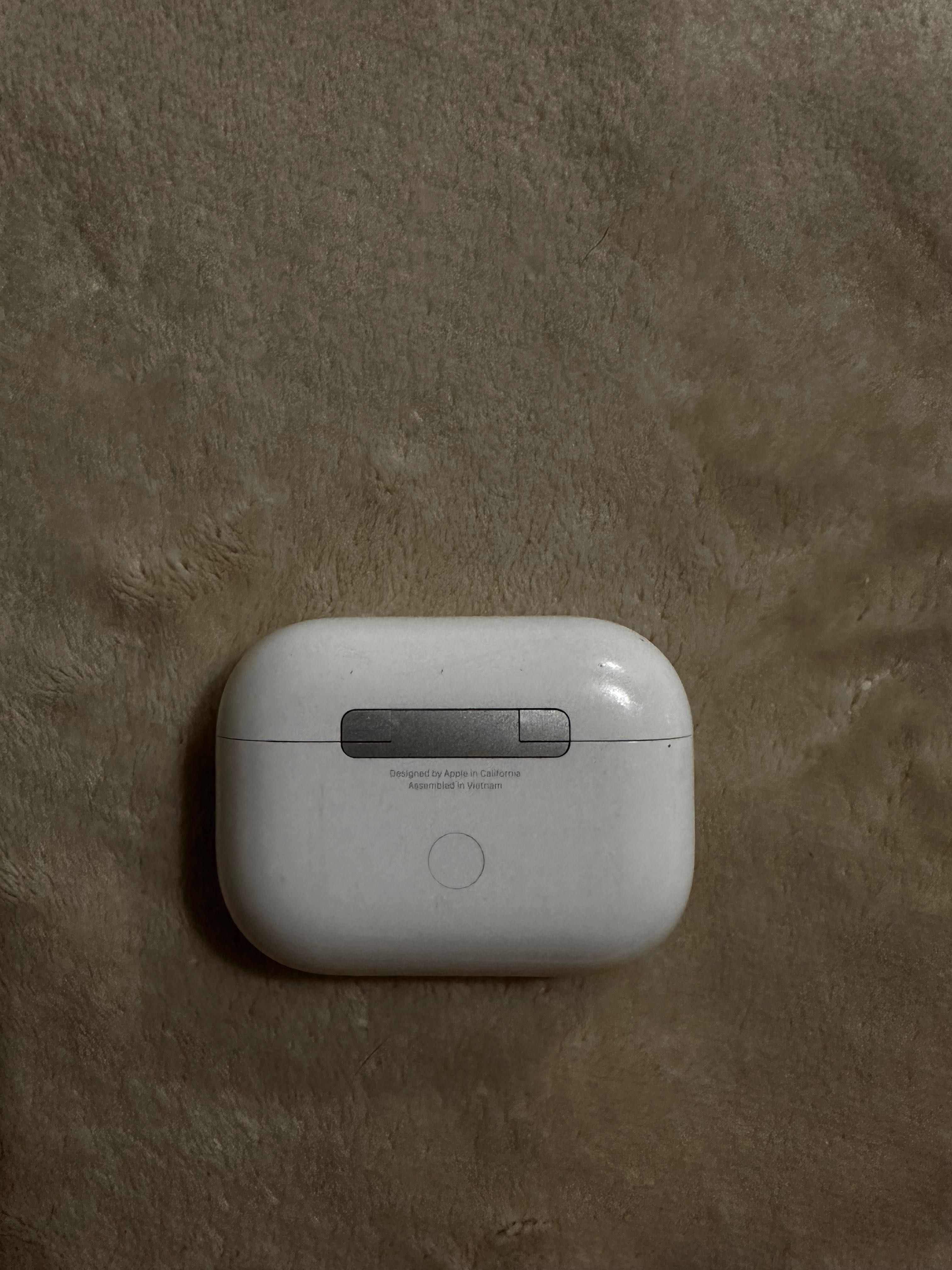 AirPods Pro (2nd generation) etui ładujące + prawa słuchawka