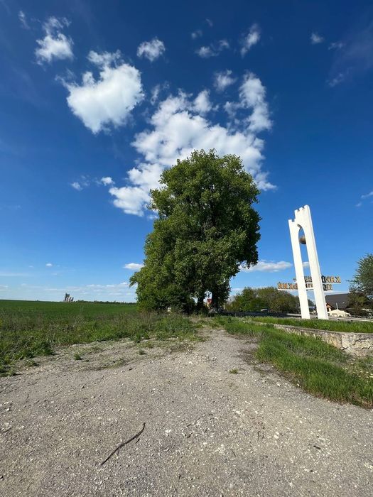 Земельна ділянка біля траси Хмельницький -Чернівці від власника.