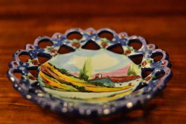 Prato rendilhado de pendurar marca Vestal, Alcobaça.