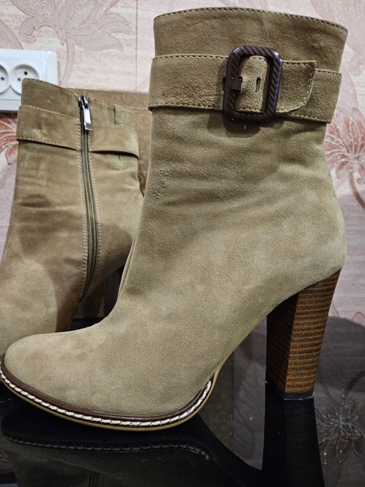 Сапожки бежевого цвета