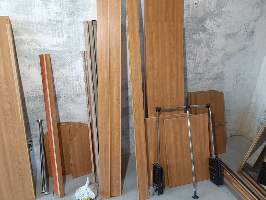 Две прихожие, двери для прихожей с зеркалами