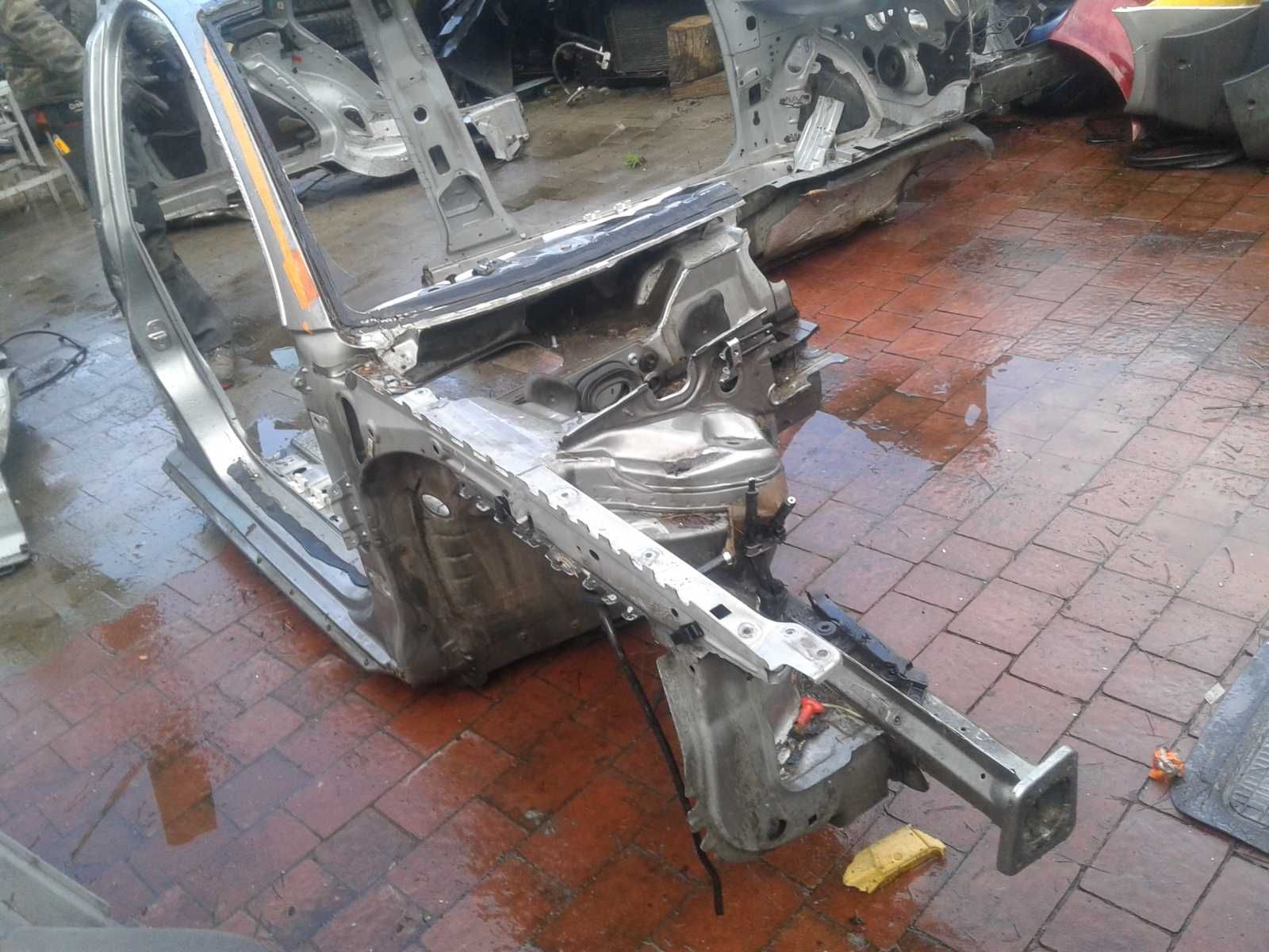 Audi A4 B6 Kombi Avant Ćwiartka Błotnik Prawy Tył Lewy LY7Q Szyba Bok