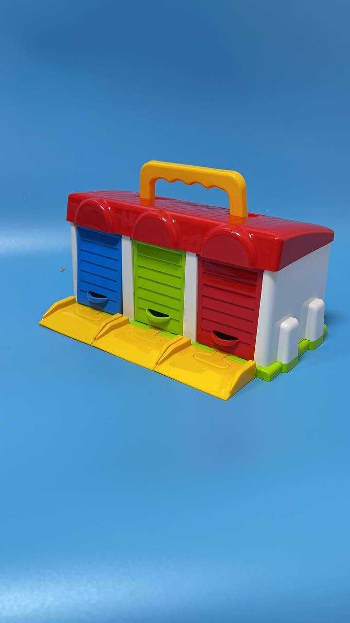 Гараж "Technok Toys" на 3 машинки 8416