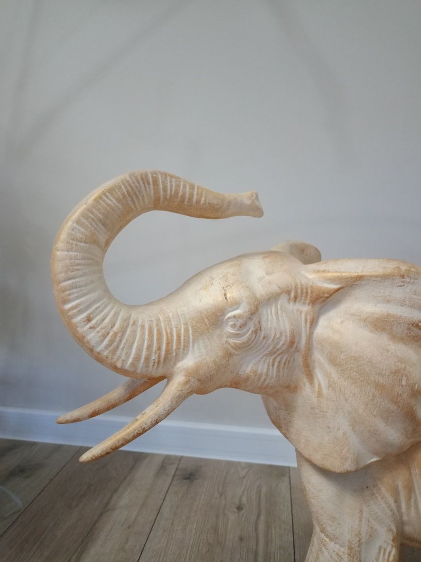 duży słoń figurka beżowy