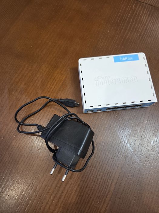 Маршрутизатор роутер MikroTik hAP Lite (RB941-2nD)