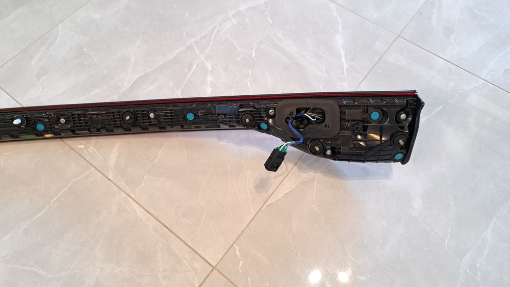 Maxus Euniq 6 lampa blenda tylnia tył