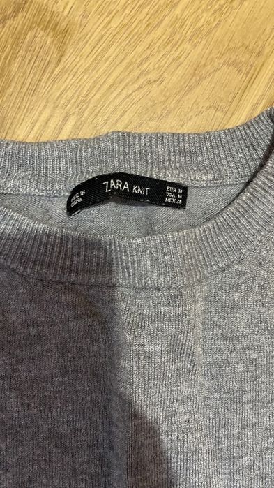 свитер серый